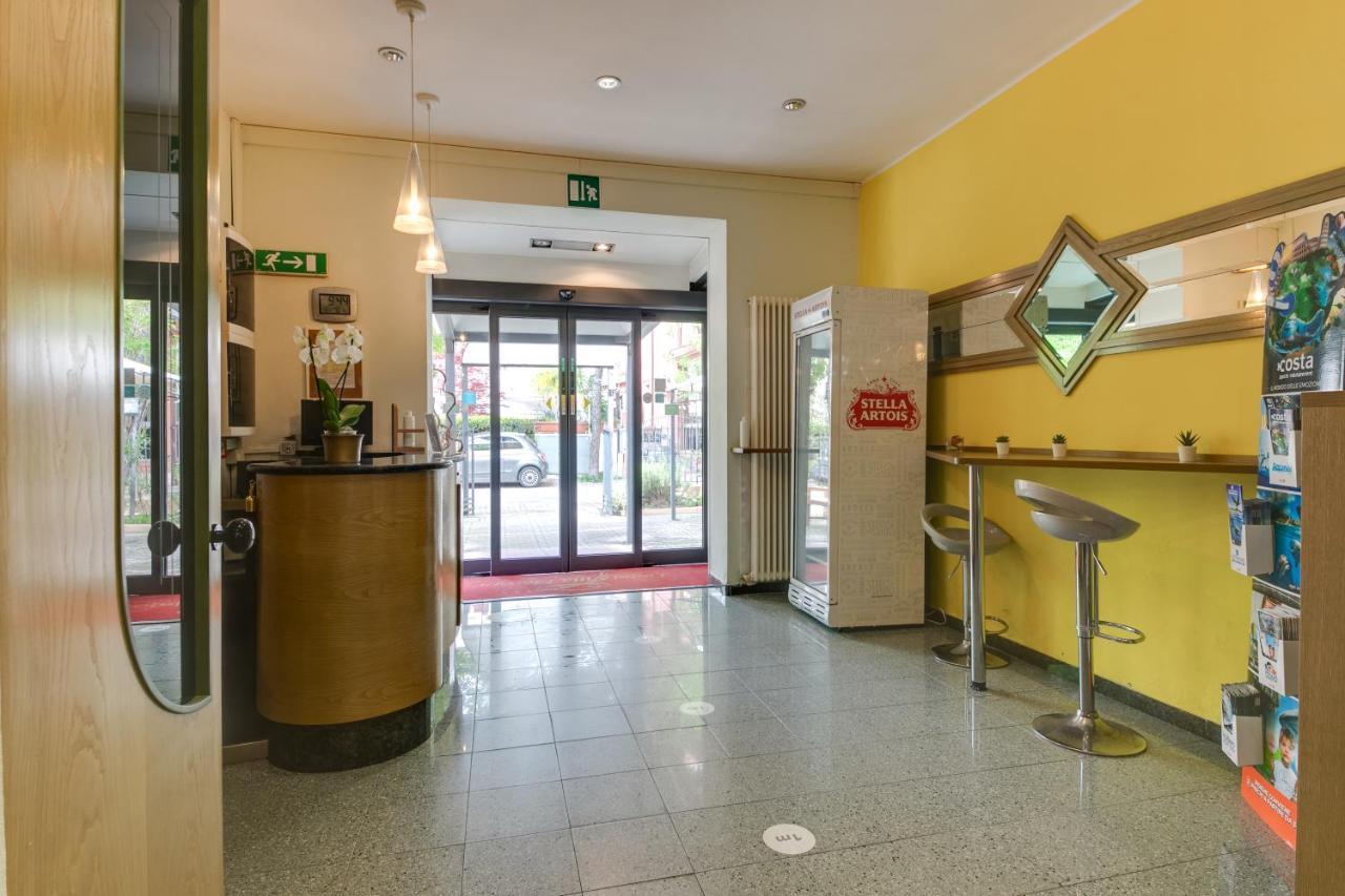 Hotel Villa Merope Rimini Exterior photo